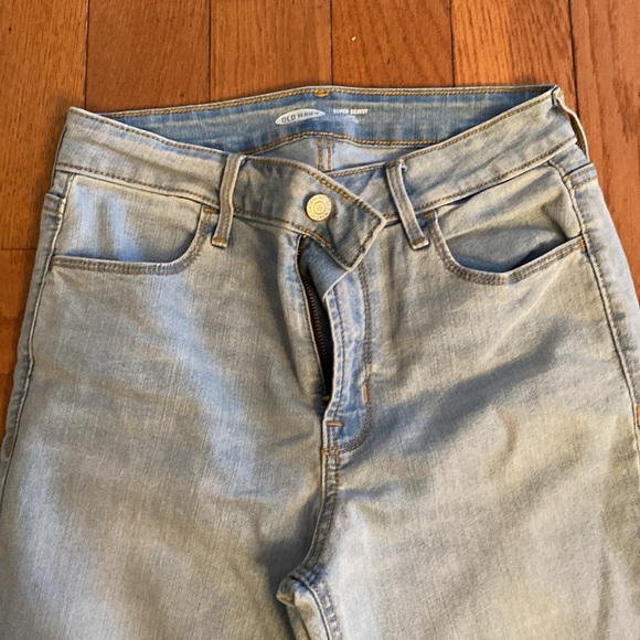 Women’s Old Navy Light Wash Super Skinny High Rise Strechy Jeans - Picture 2 of 6